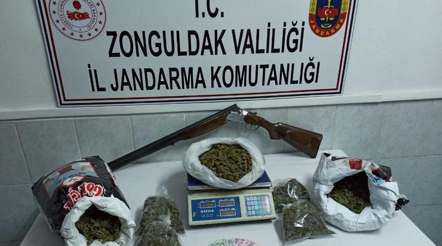 Zonguldak’ta 5 kilo kubar esrarla yakalanan 2 kişi tutuklandı