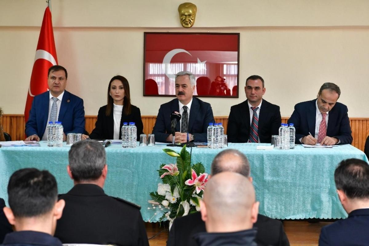 Isparta&rsquo;da d&uuml;ğ&uuml;n salonlarında maytap yasağı