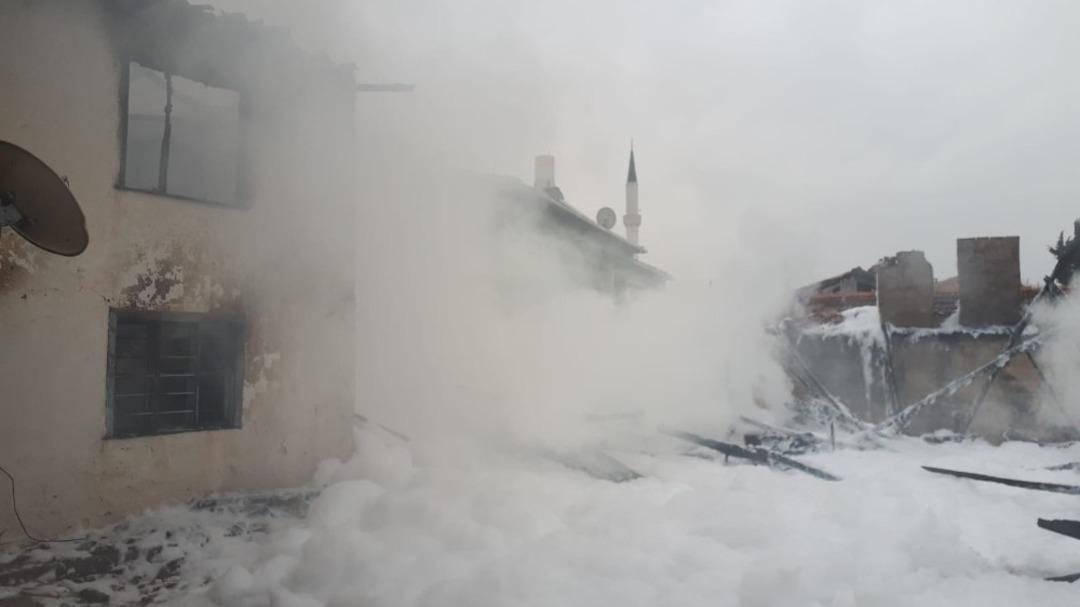 Amasya’da ev yangını
