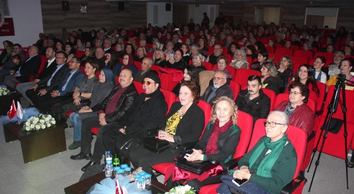Zeki M&uuml;ren şarkılarıyla unutulmaz bir gece yaşattılar