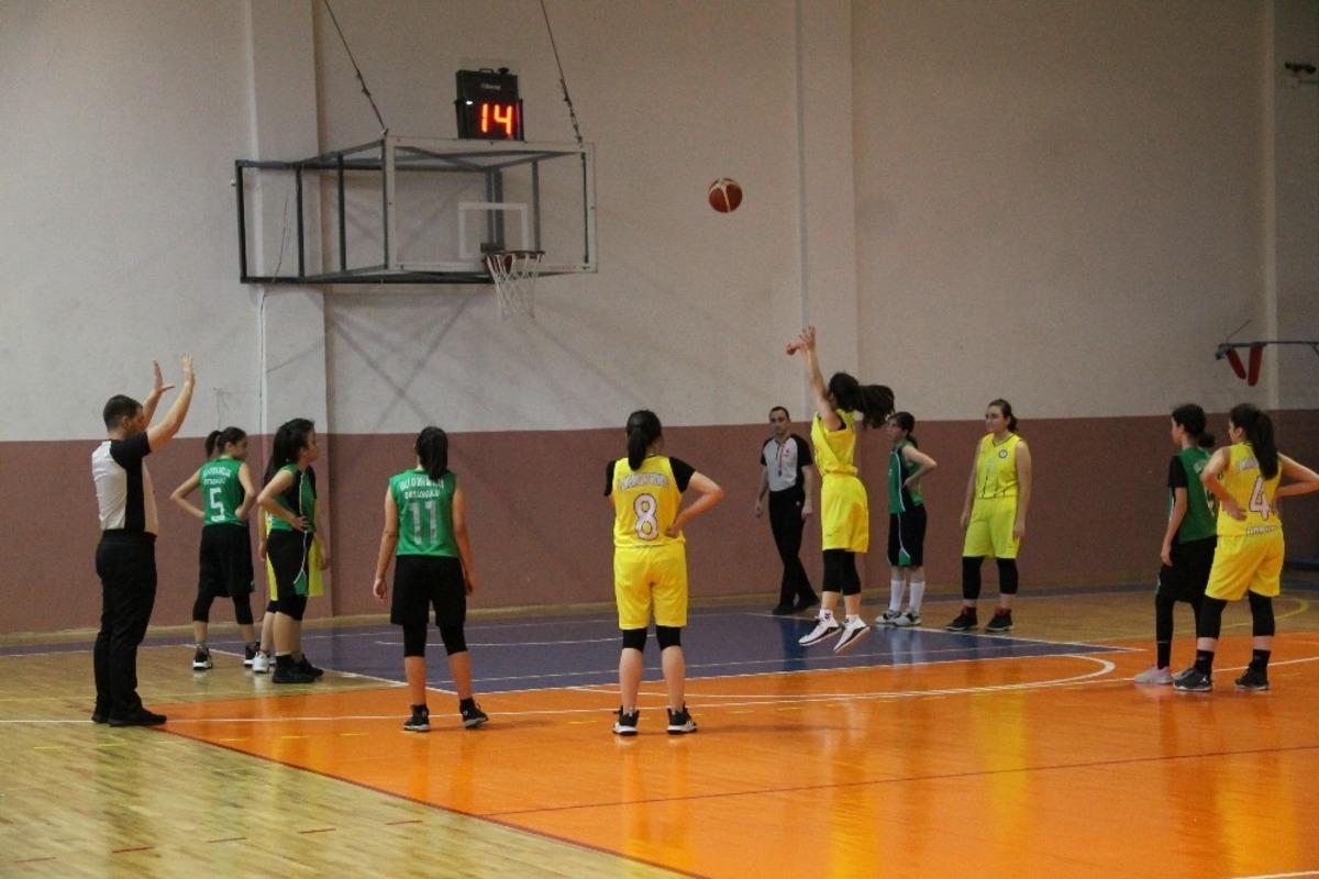 T&uuml;rkiye Şampiyonası Basketbol yarı finali ma&ccedil;ları sona erdi