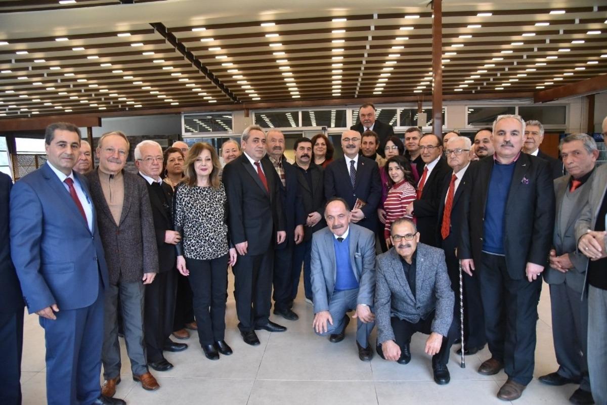 Aydınlı şair ve yazarlar Vali K&ouml;şger&rsquo;i ağırladı