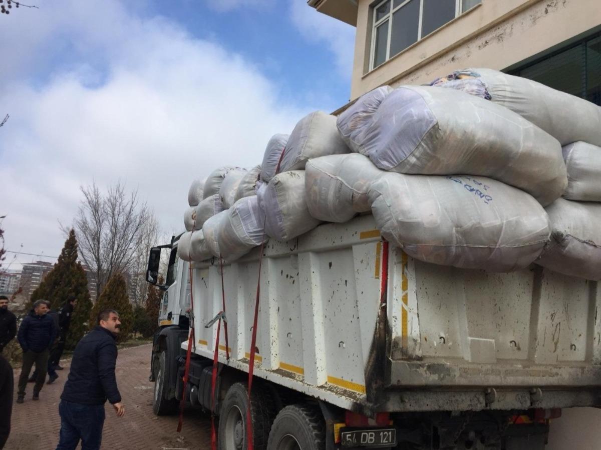 Serdivan&rsquo;da toplanan yardımlar Elazığ&rsquo;a ulaştı