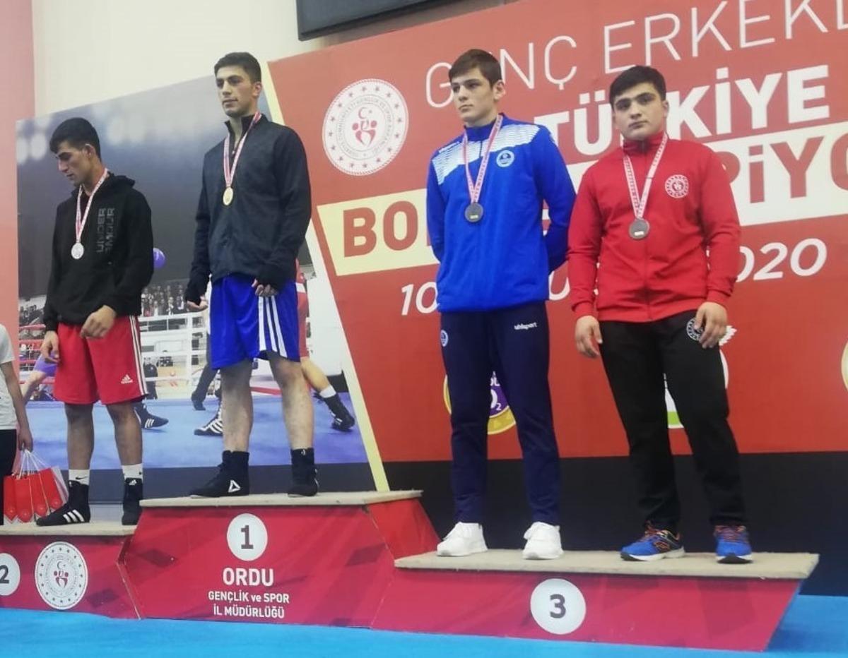 Kağıtsporlu boks&ouml;rlerden &ouml;nemli başarı