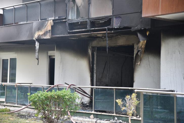 Antalya'da, 5 katlı rezidansta yangın G3