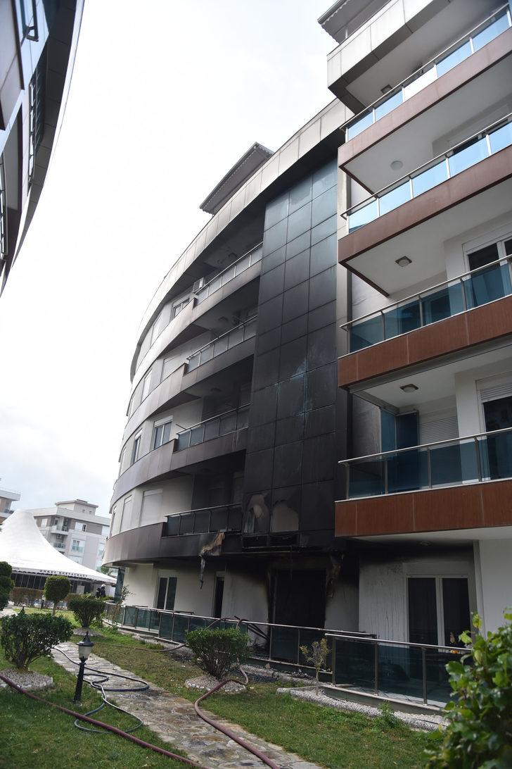 Antalya'da, 5 katlı rezidansta yangın G4