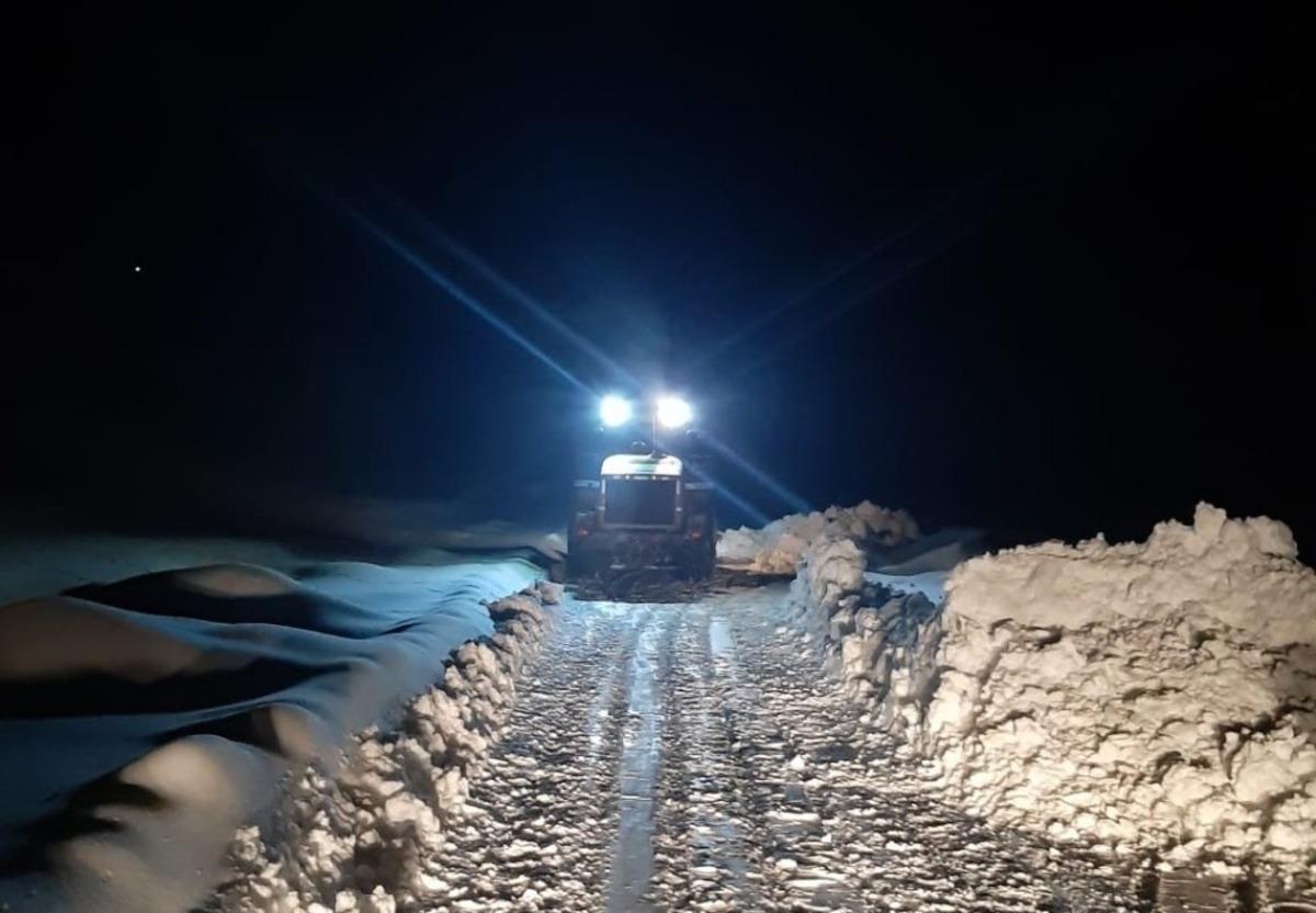 Esendere Belediyesinden karla m&uuml;cadele &ccedil;alışması