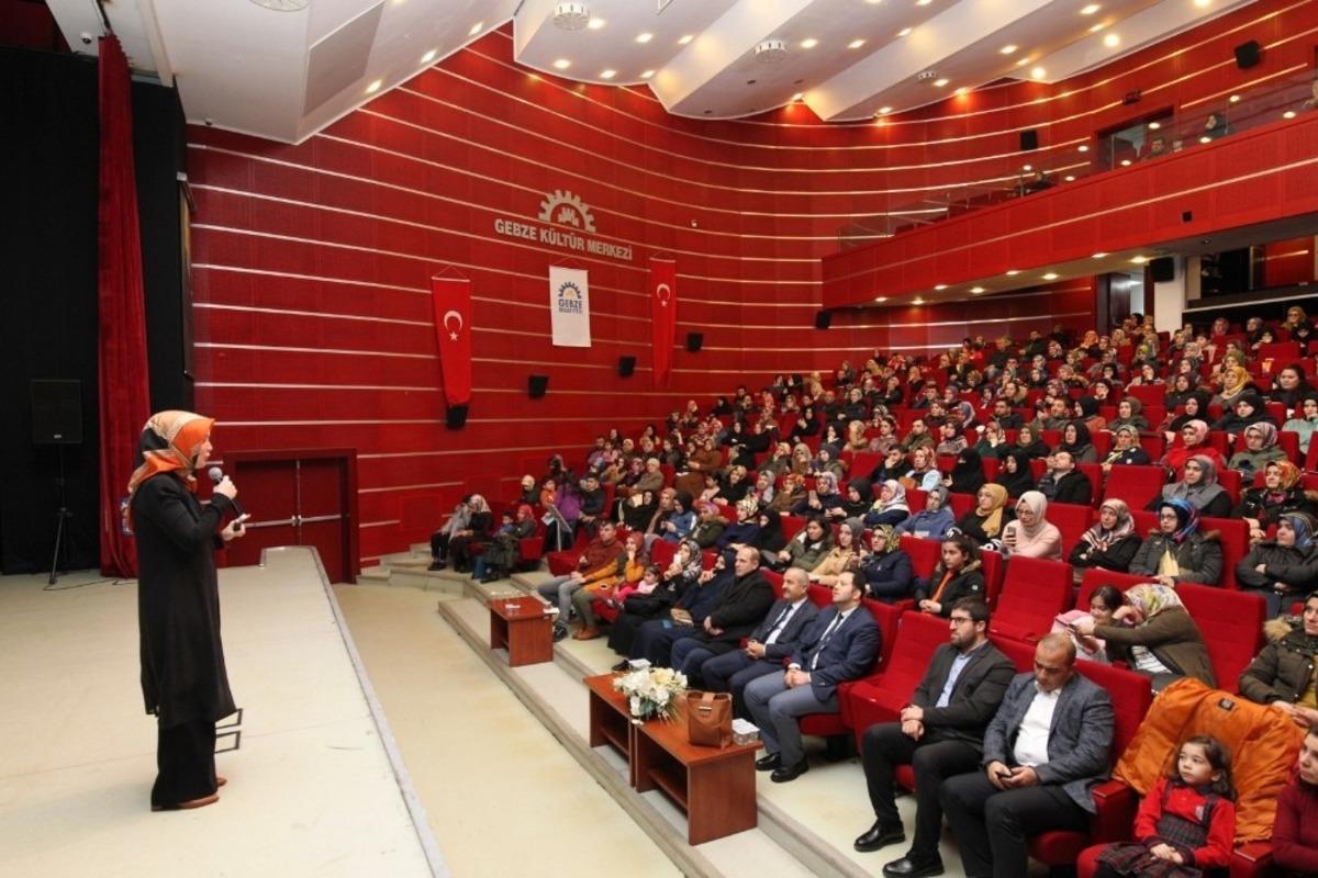 Hatice K&uuml;bra Tongar Gebzelilerle buluştu