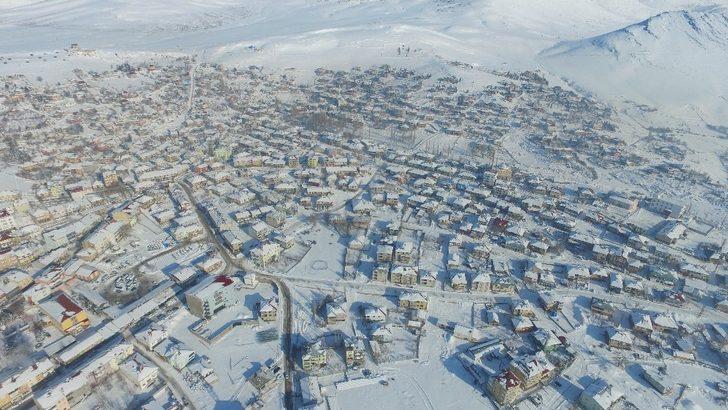 Adana’nın kuzey ilçesinde eşsiz kar manzarası havadan görüntülendi G3