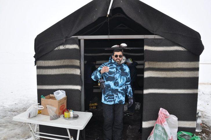 Çıldır Gölü’ne turistlerden yoğun ilgi G2