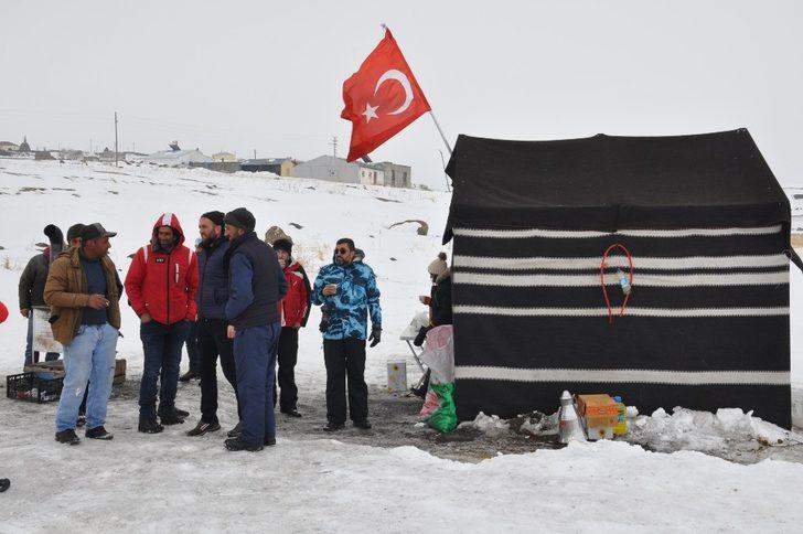 Çıldır Gölü’ne turistlerden yoğun ilgi G3