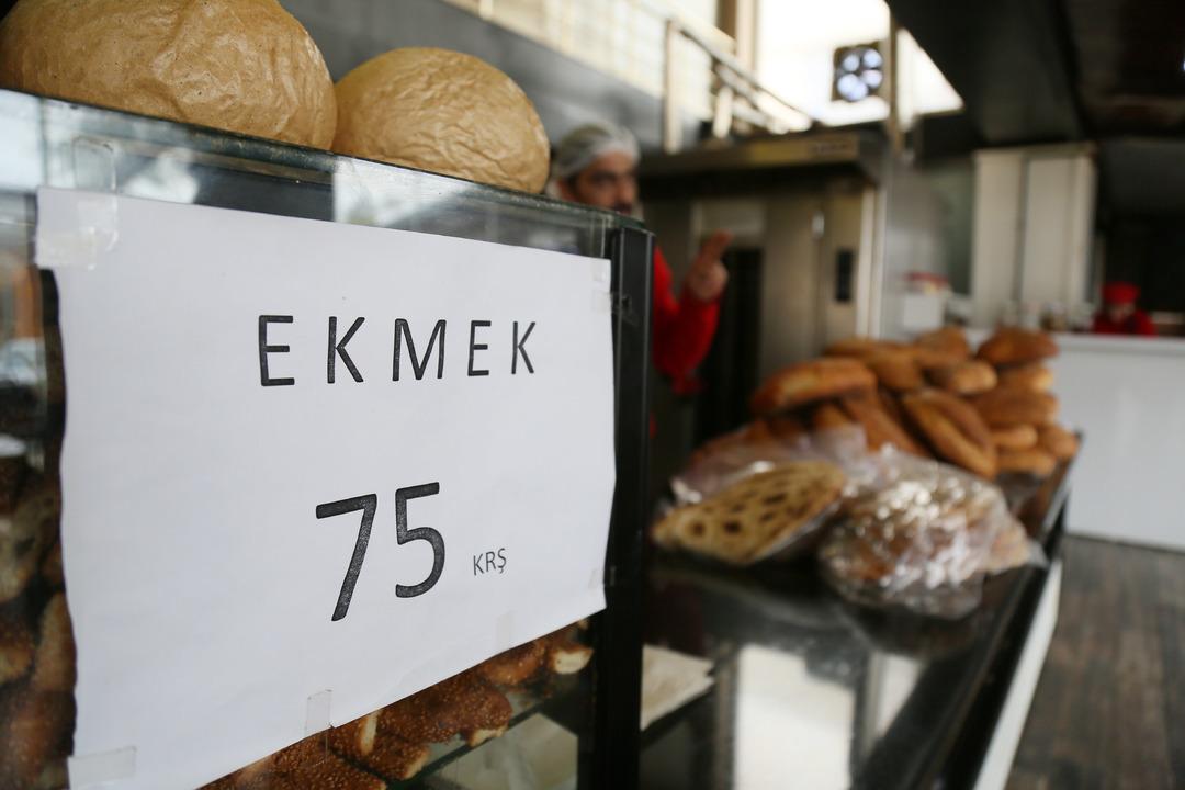 Vatandaşlar yoğun talep g&ouml;steriyor! Antalya'da 'ucuz ekmek tartışması' devam ediyor