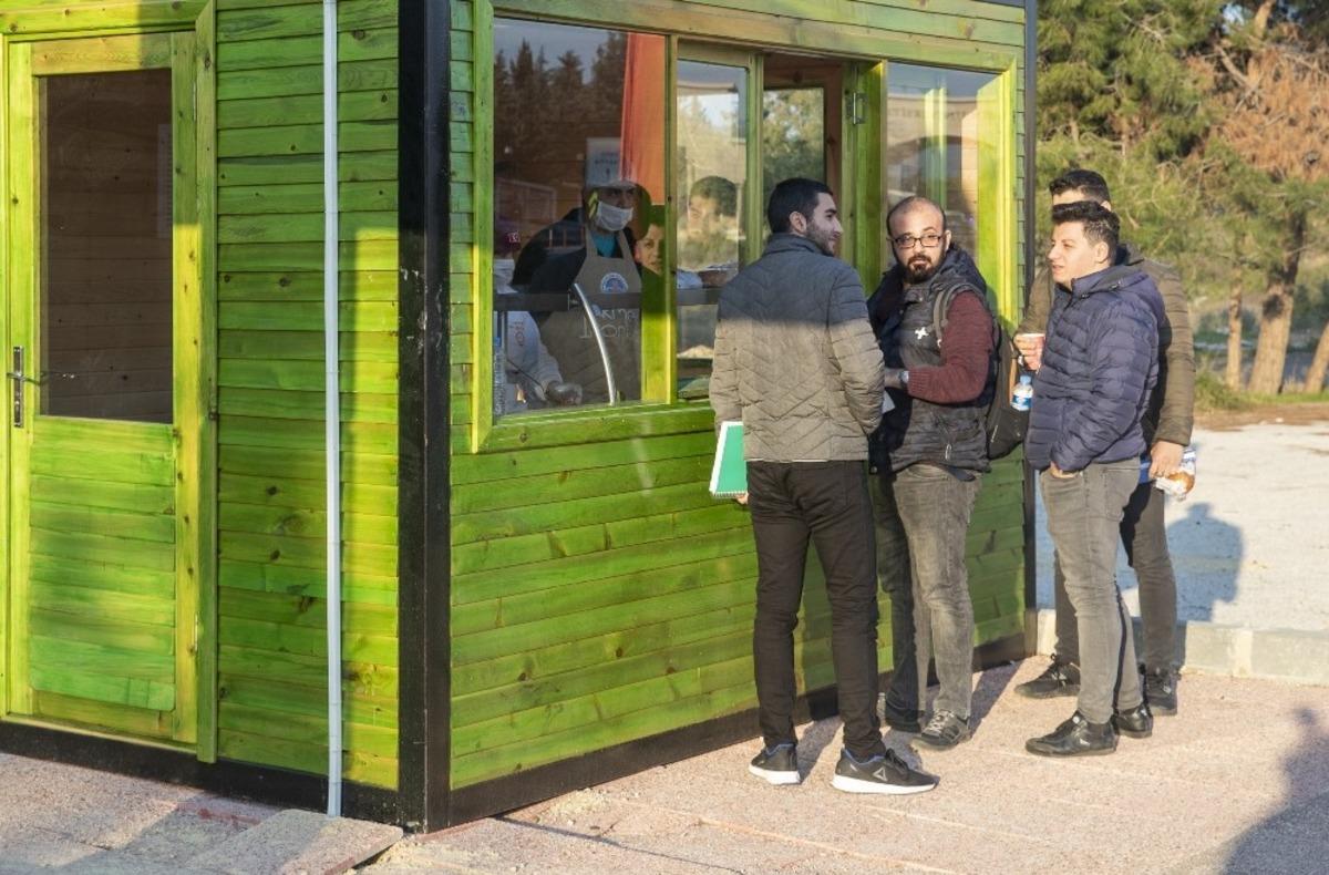 B&uuml;y&uuml;kşehir Belediyesi, Mersin &Uuml;niversitesi girişine &ccedil;orba b&uuml;fesi yerleştirdi