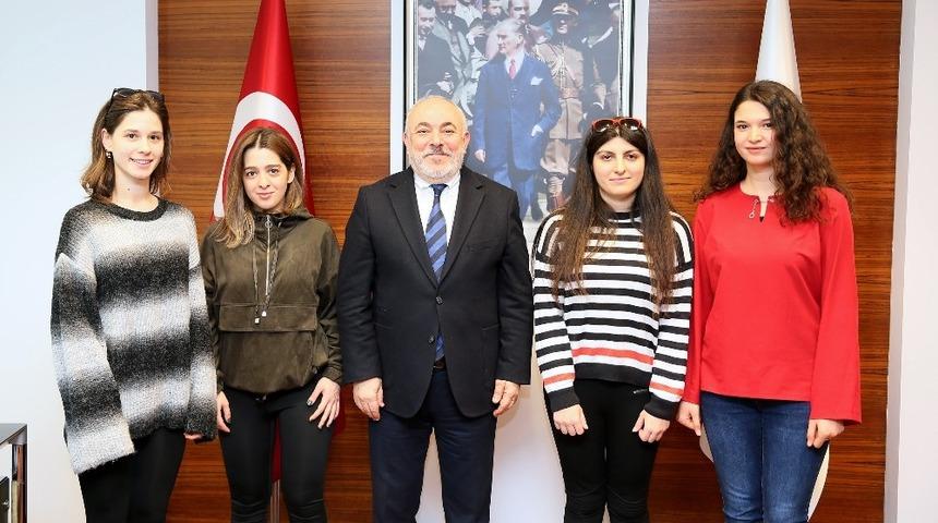 Gen&ccedil; hukuk&ccedil;ular kadına şiddetle m&uuml;cadele i&ccedil;in yarıştı