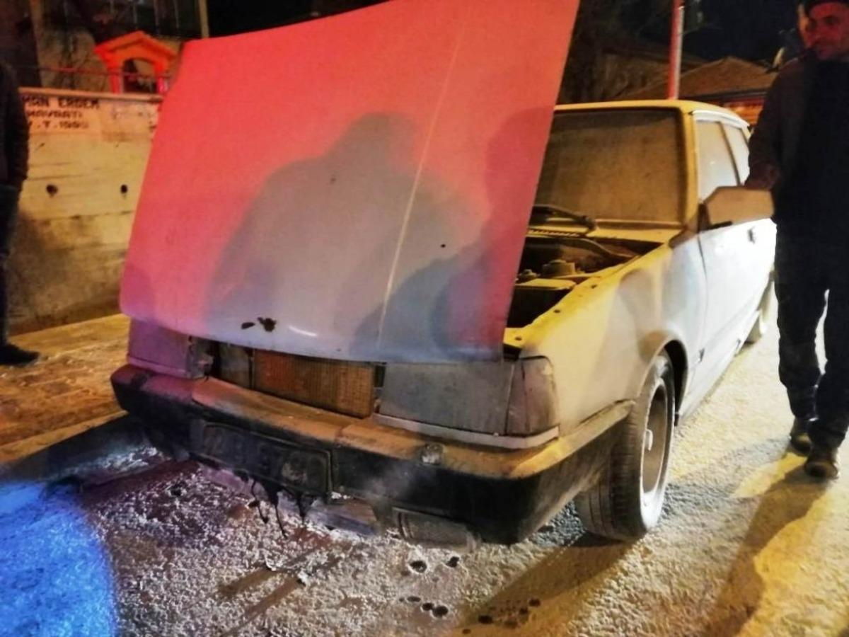 Konya&rsquo;da seyir halindeki otomobil yandı