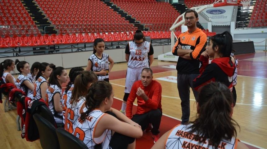 Hasketbol Gen&ccedil;lik U-16 Kız takımı Konya yolcusu