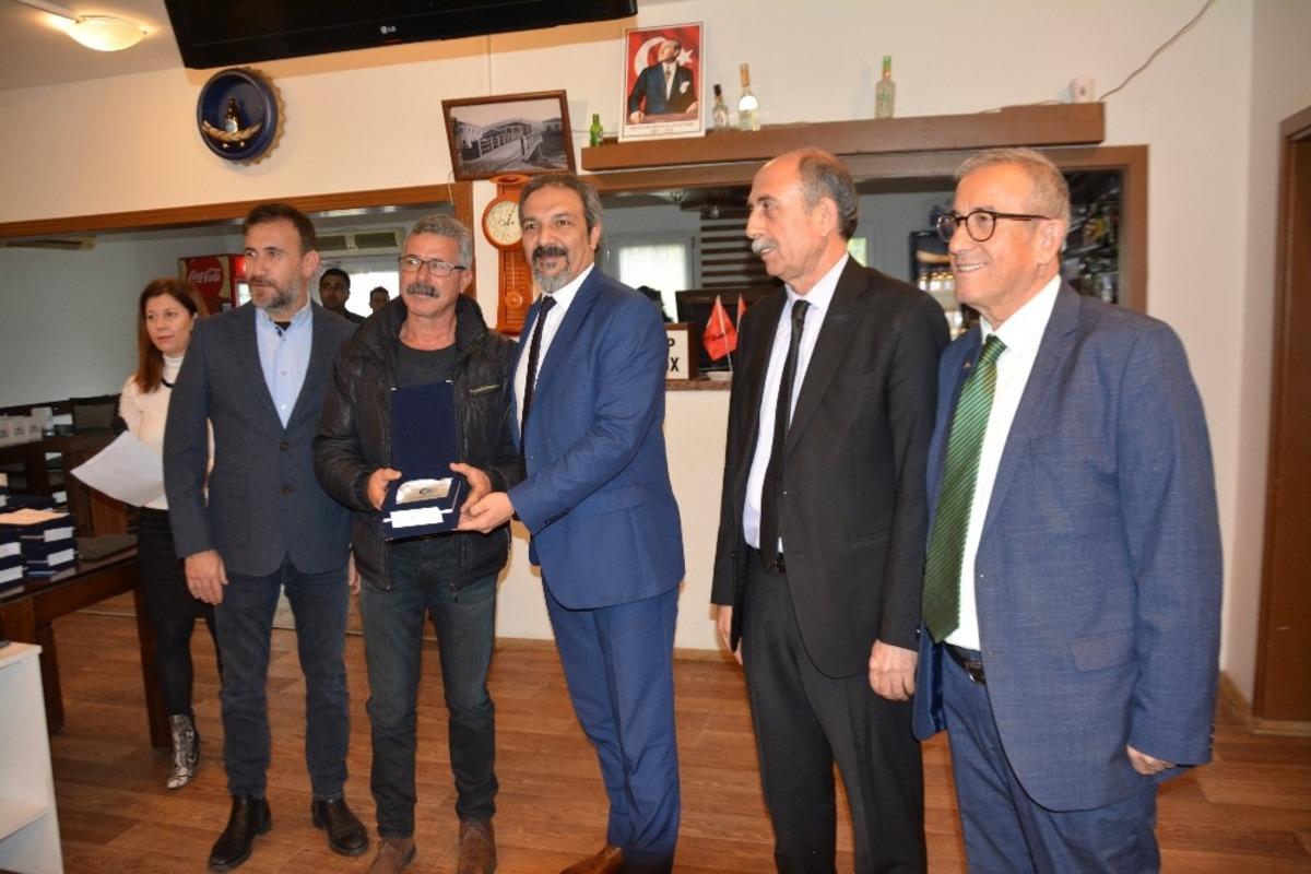 S&ouml;ke Ticaret Odası&rsquo;ndan 30 yılını doldurmuş &uuml;yelere plaket