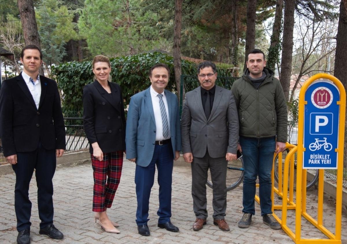 Geri d&ouml;n&uuml;ş&uuml;mden bisiklet park alanları yapıldı