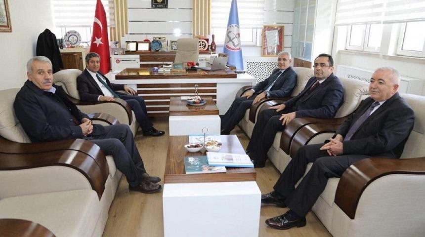 Başkan G&uuml;der, deprem sonrasında okullardaki &ccedil;alışmaları inceledi