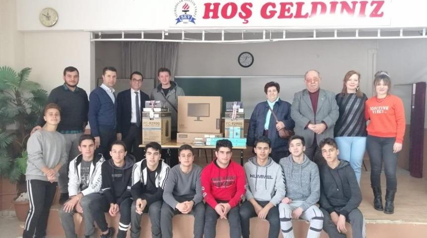 Muzaffer Demir Anadolu Lisesine anlamlı bağış