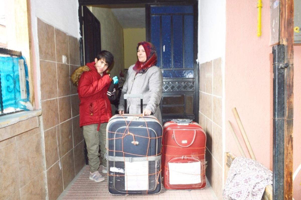 Otizmli Fatma Kader Umre&rsquo;ye gitti