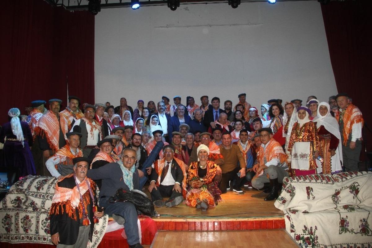 Yaren Gecesi renkli g&ouml;r&uuml;nt&uuml;lere sahne oldu