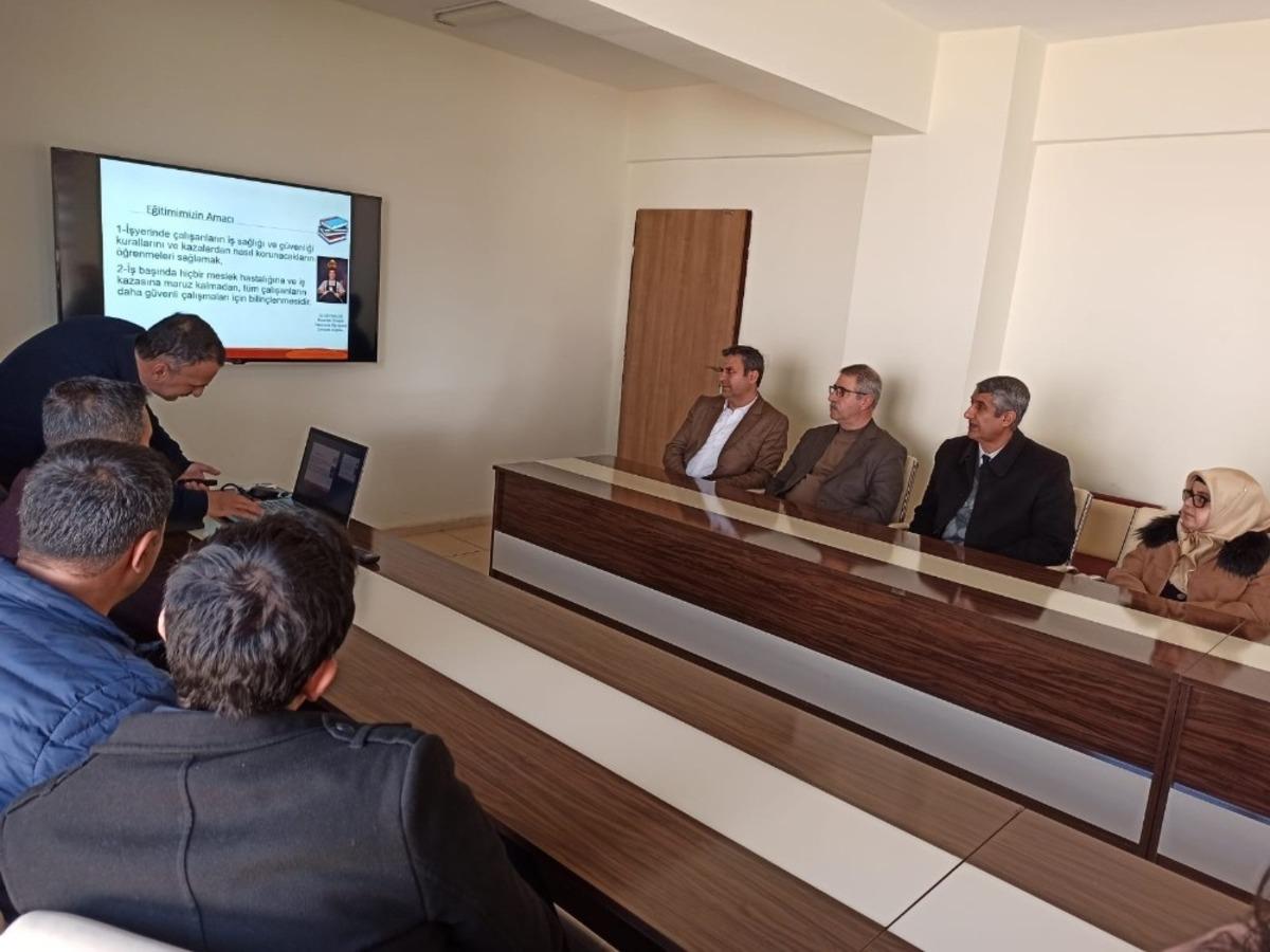 Gerc&uuml;ş&rsquo;te kamu &ccedil;alışanlarına iş sağlığı ve g&uuml;venliği eğitimi verildi