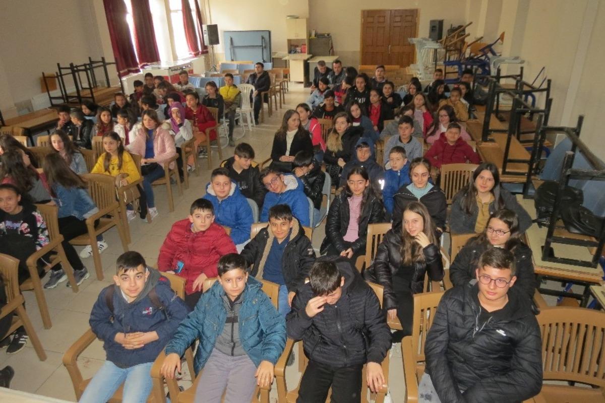 &Ouml;ğrencilere meslek se&ccedil;iminin &ouml;nemi anlatıldı
