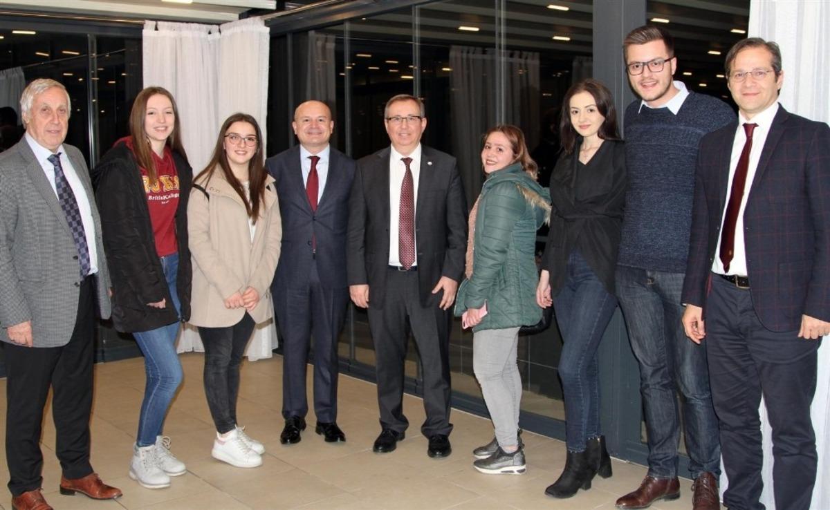 Trakya &Uuml;niversitesi Rekt&ouml;r&uuml; Prof. Dr. Tabakoğlu, Kosova&rsquo;da Trakya &Uuml;niversitesi mezunlarıyla bir araya geldi