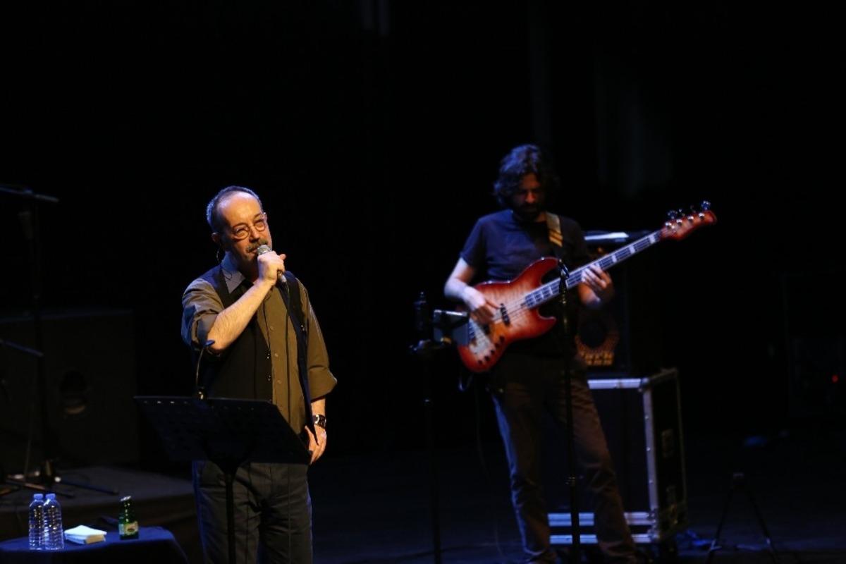 H&uuml;sn&uuml; Arkan, K&uuml;&ccedil;&uuml;k&ccedil;ekmece&rsquo;de sevenleriyle buluştu