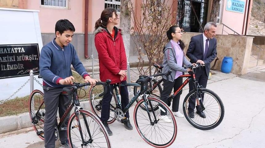 Kazancı’da okul birincilerine bisiklet ödülü