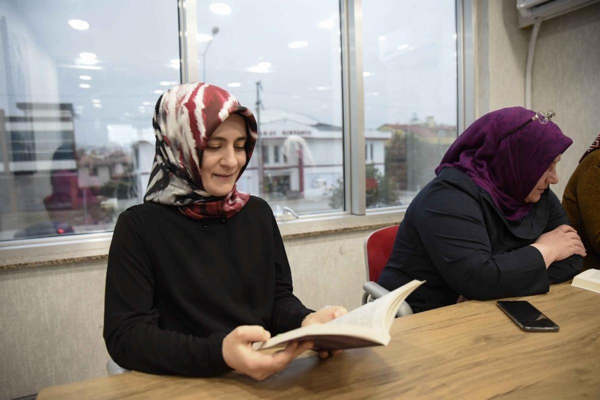 Veliler, kitap okuma at&ouml;lyesinde biraraya geliyor