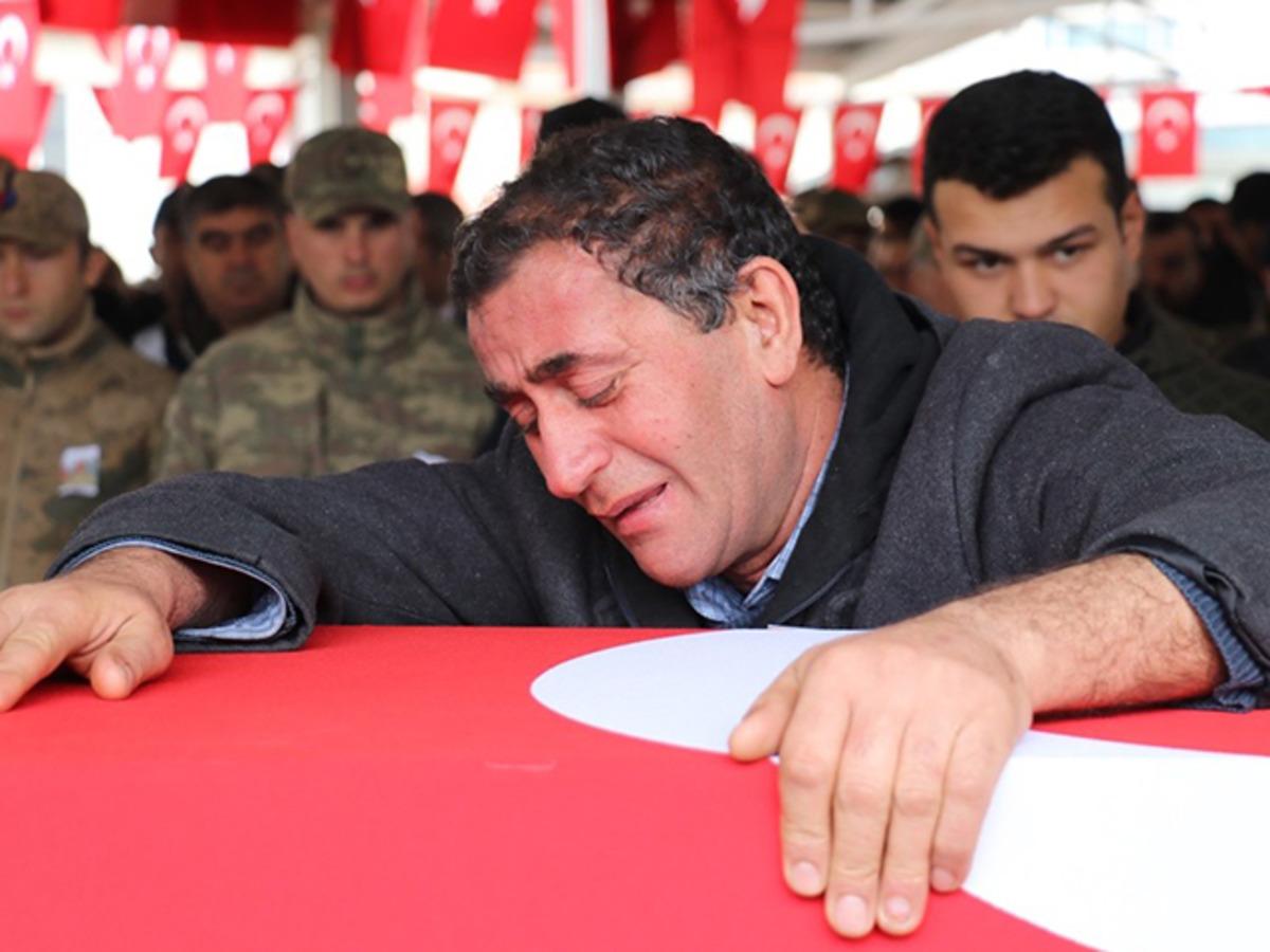 İdlib'de şehit olan S&ouml;zleşmeli Er Mustafa Ert&uuml;rk son yolculuğuna uğurlandı