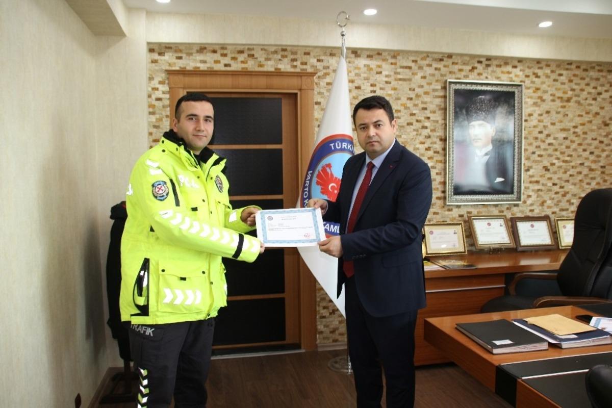 Kaymakam Avcı&rsquo;dan başarılı personele belge