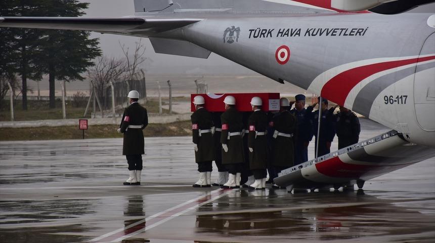 İdlib şehidi s&ouml;zleşmeli er memleketi Gaziantep'te toprağa verildi