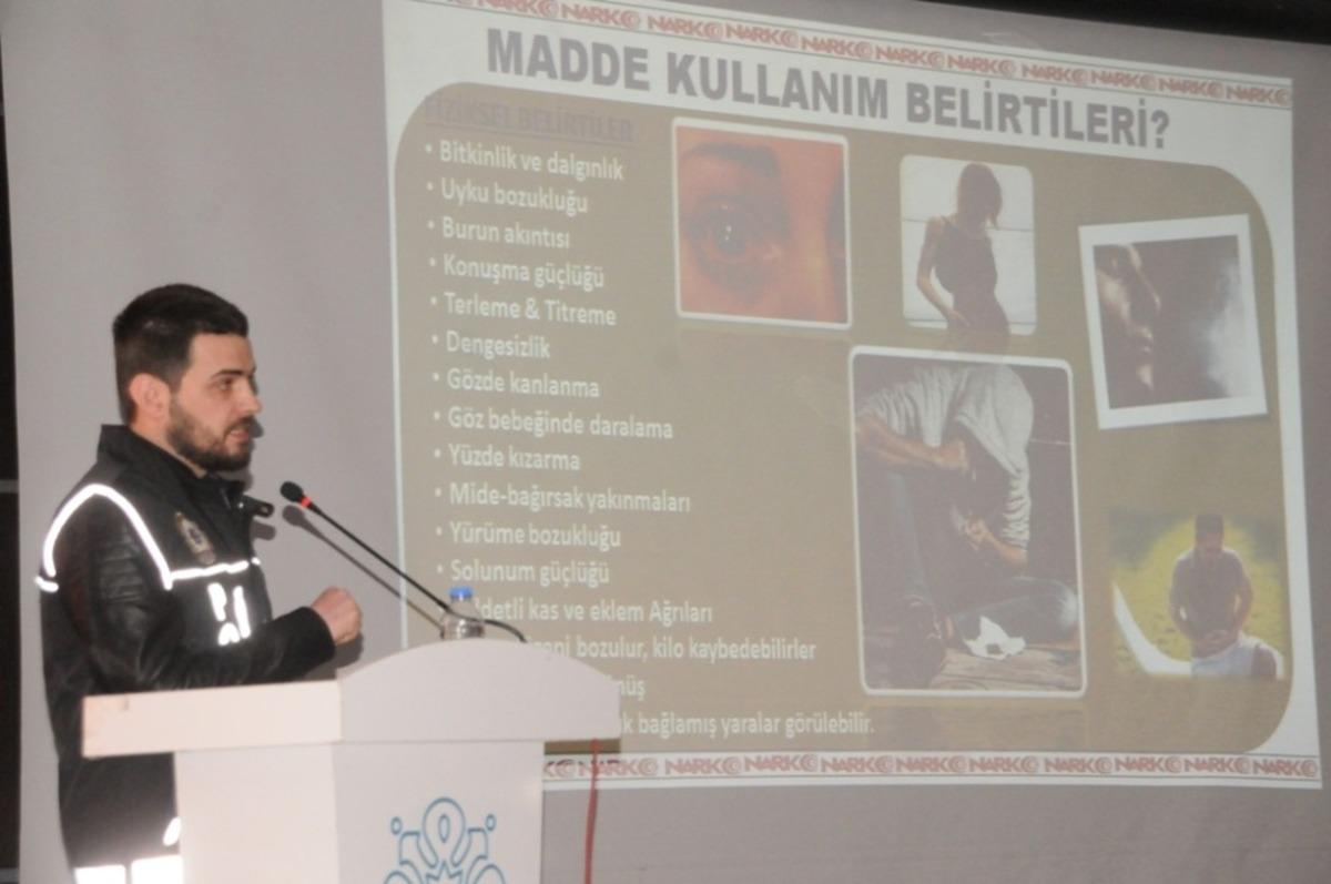 Cizre polisinden &uuml;niversite &ouml;ğrencilerine uyuşturucu semineri