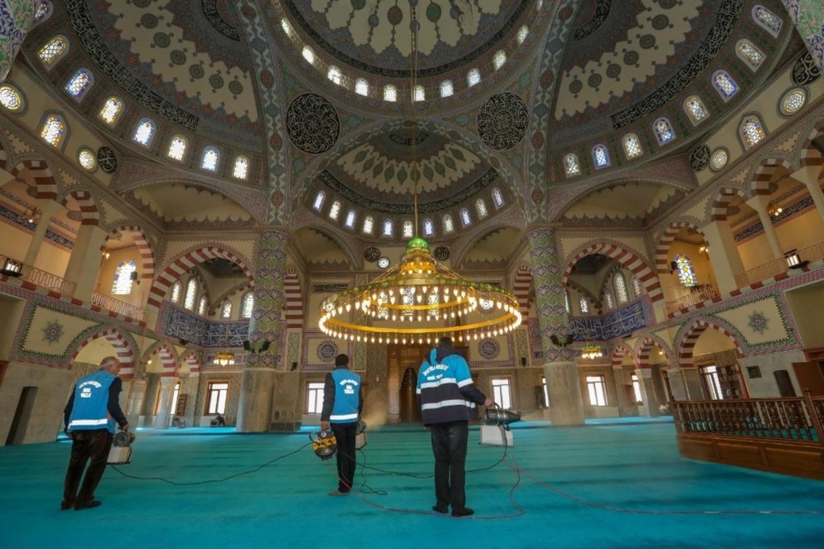 İpekyolu&rsquo;nda camiler g&uuml;l kokuyor