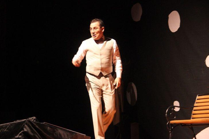 Ferhat Göçer müzikal tiyatro ile sevenlerinden tam not aldı G4