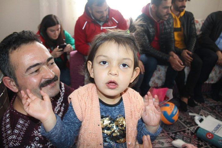 Minik Meryem’e moral oldular G1