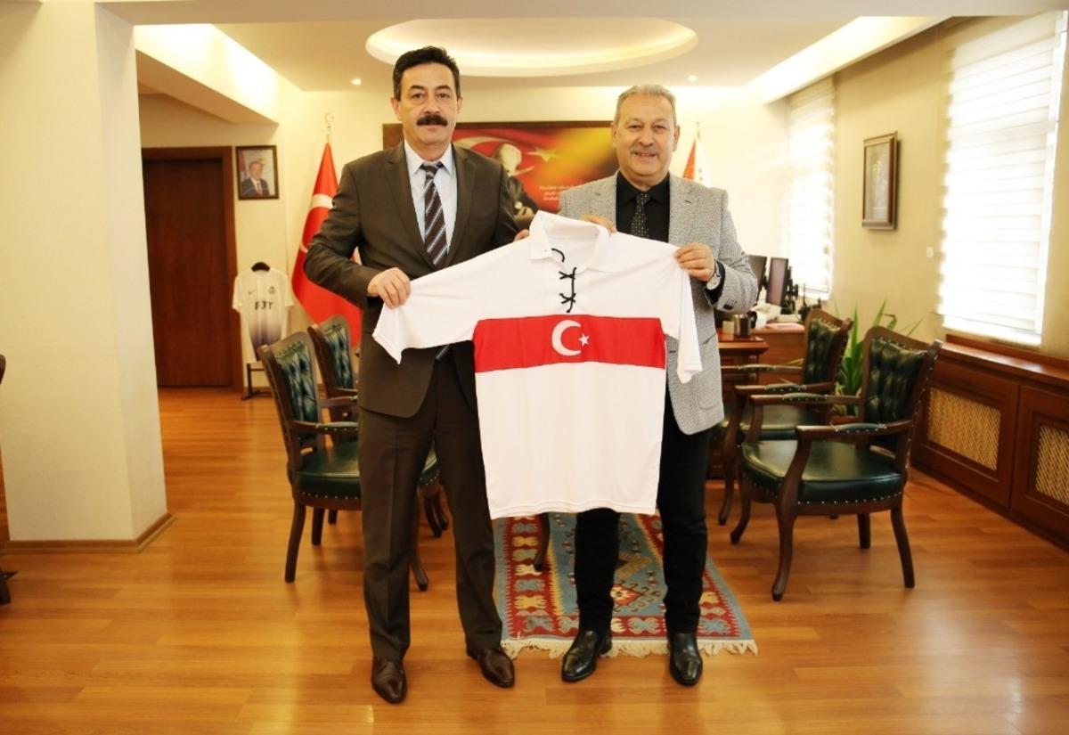 T&Uuml;FAD Afyonkarahisar Şubesi&rsquo;nden İl Emniyet M&uuml;d&uuml;r&uuml; Temiz&rsquo;e ziyaret