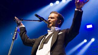 Sahnede gözyaşlarına hakim olamadı