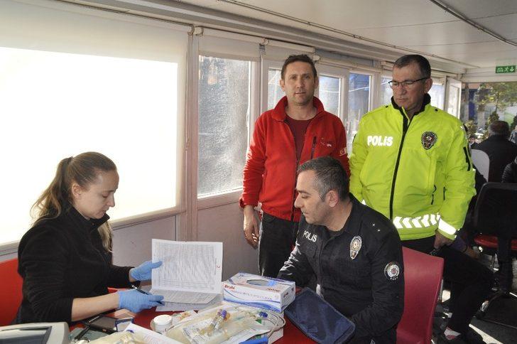Afyonkarahisarlı vatandaşlar kan bağışına ilgisiz kalmadı G3