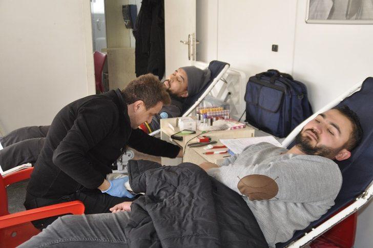 Afyonkarahisarlı vatandaşlar kan bağışına ilgisiz kalmadı G5