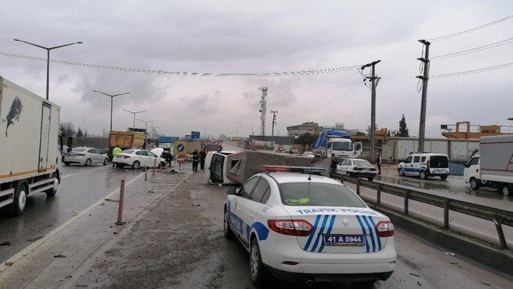 Gebze'de zincirleme trafik kazası: 4 yaralı G3