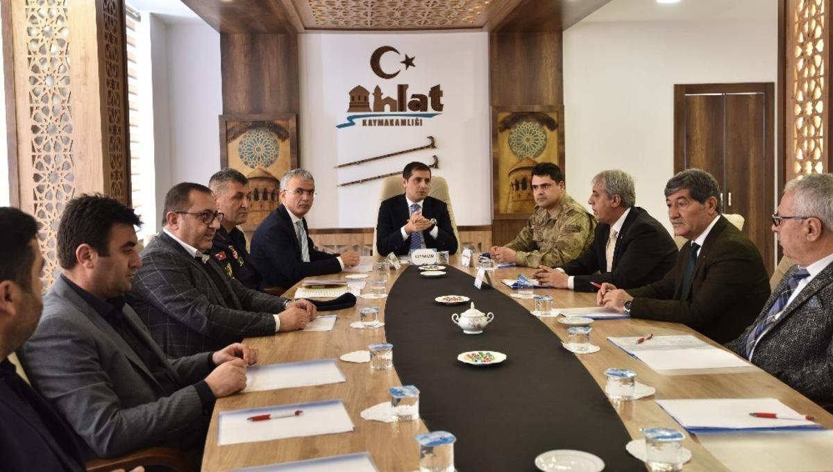 Ahlat&rsquo;ta &ldquo;Otob&uuml;slerin Yol ve Trafik G&uuml;venliğinin Sağlanması&rdquo; toplantısı