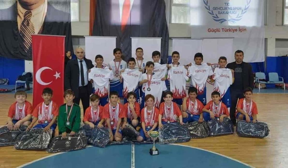 Ala&ccedil;am okullar arası futsal m&uuml;sabakaları sona erdi