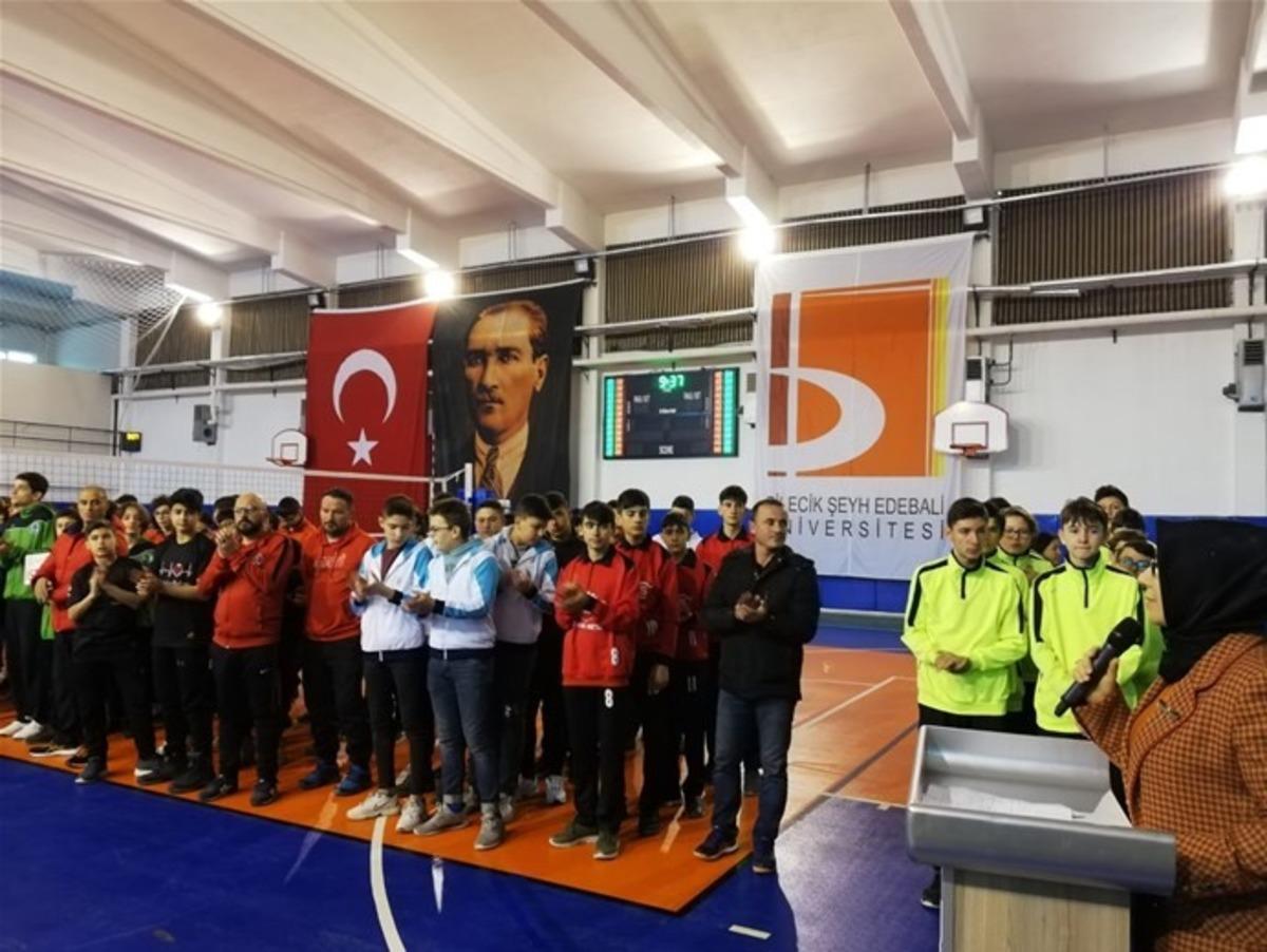 12 takım ve 220 sporcu yarı final i&ccedil;in ter d&ouml;k&uuml;yor