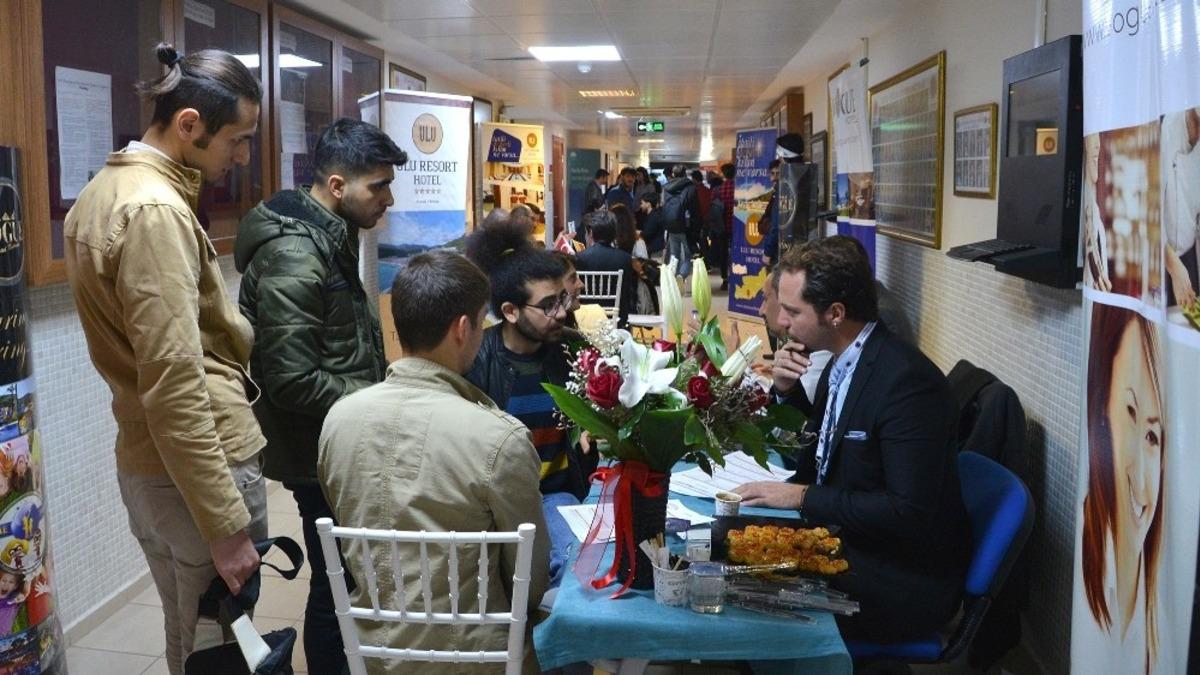 Mersin &Uuml;niversitesinde &lsquo;Turizmde Kariyer G&uuml;nleri&rsquo; etkinliği