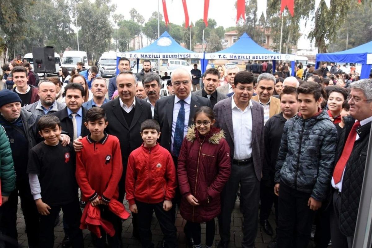 Nazilli&rsquo;de a&ccedil;ılan kitap fuarı &ccedil;ocuklarla şenlendi