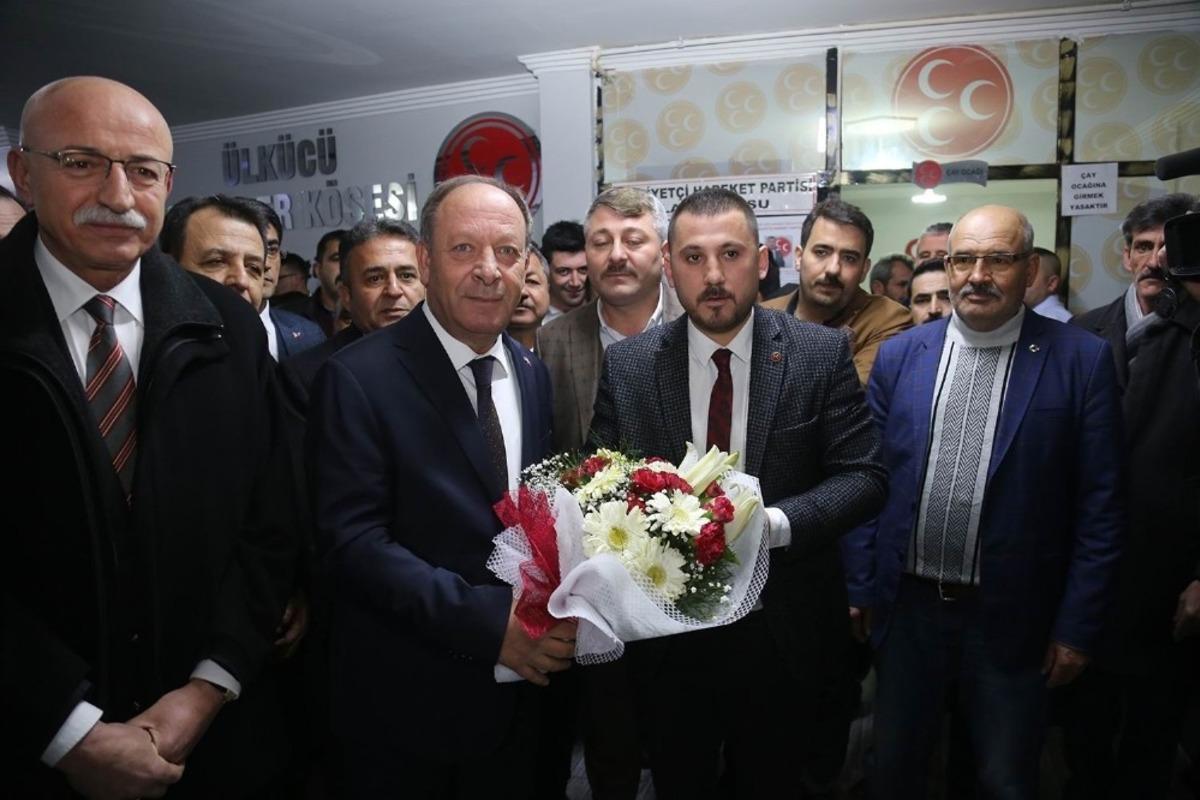 Başkan Opruk&ccedil;u resmi MHP &uuml;yelik formunu imzaladı
